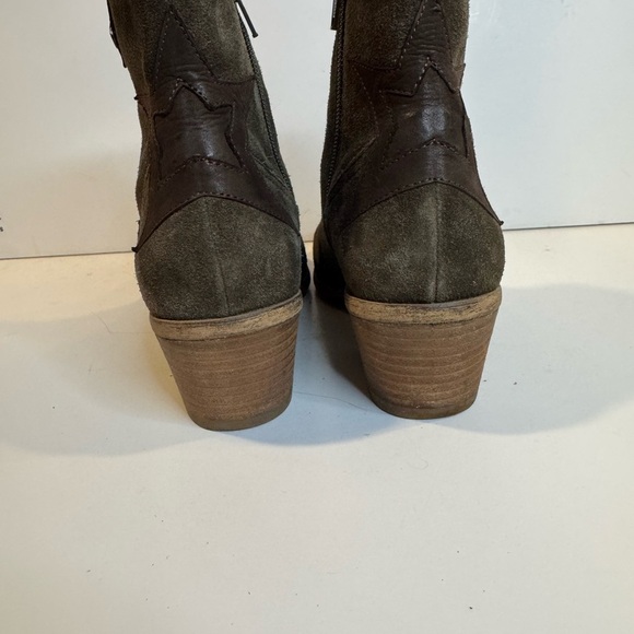 Steve Madden sage green Ankle Bootie with Suede Finish and stars S1.2 - Picture 4 of 14